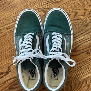 NWOT Vans Old Skool Men’s Green & White Low-Top Sneakers, canvas and suede.